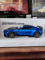 Aston Martin V12 Vantage